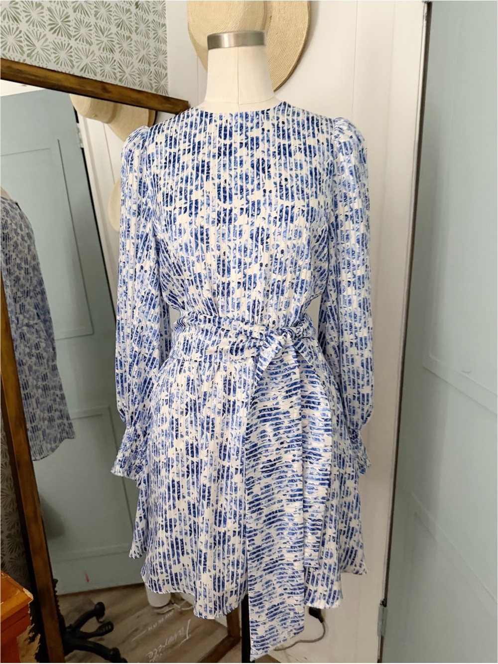 Alice + Olivia Molli Floral Tie Waist Dress Size 6 - Picture 3 of 12